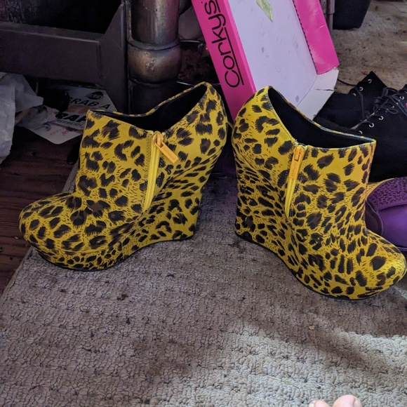 Dollhouse cheetah shoes new in box - Picture 3 of 5